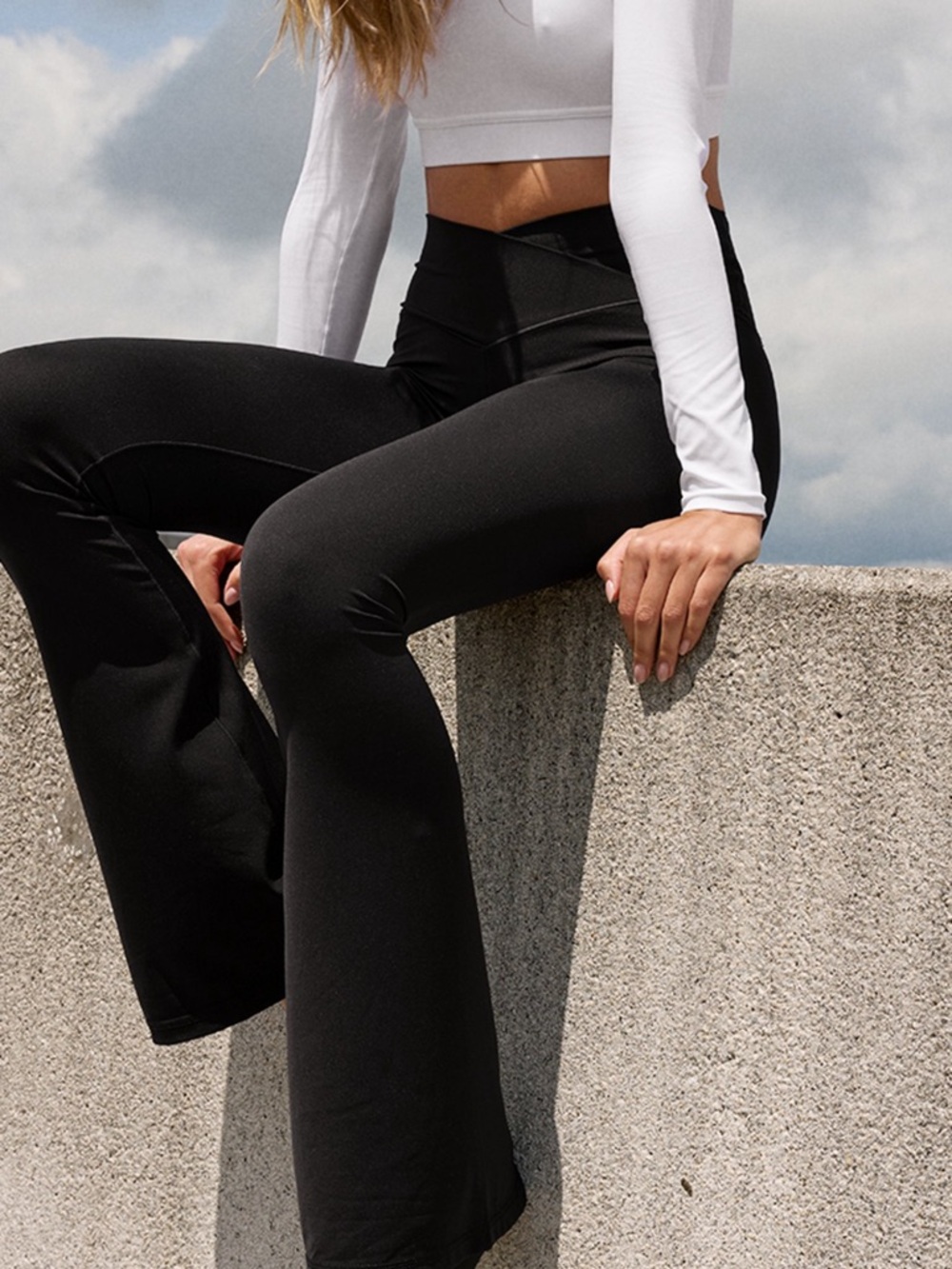 OFFLINE By Aerie Real Me High Waisted Crossover Flare Legging XL NWOT - Picture 2 of 4